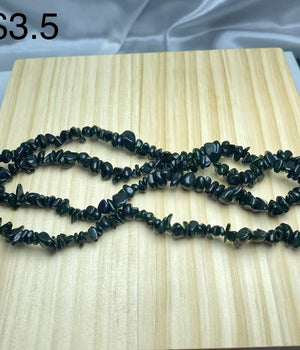 green sandstone chips string