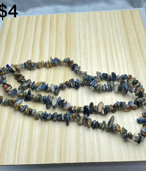 Pietersite chips string