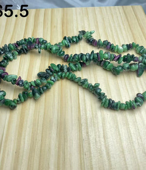 Ruby in Zoïsite chips string