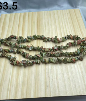 Epidote chips string